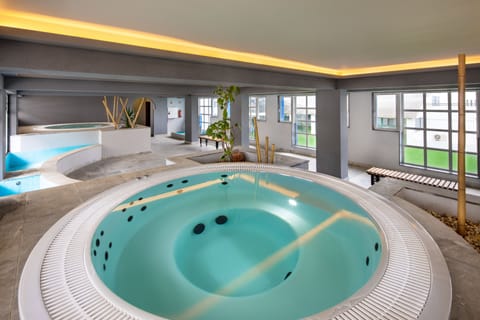 Sauna, steam room, sports massages, body scrubs, facials, massages