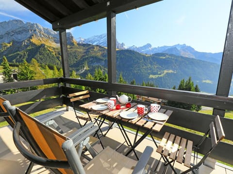 Property, Mountain, Mountainous Landforms, Natural Landscape, Mountain Range, Room, House, Real Estate, Building, Table
