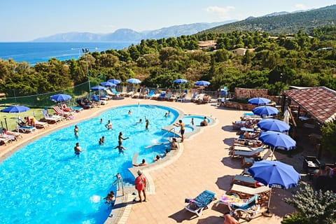 Seasonal outdoor pool, pool umbrellas, sun loungers