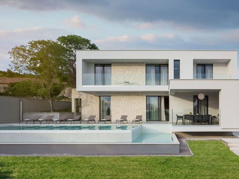 Property, House, Home, Residential Area, Building, Architecture, Real Estate, Facade, Interior Design, Estate