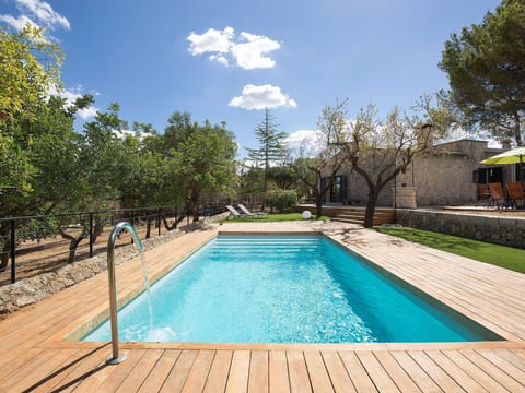 Swimming Pool, Property, Real Estate, House, Home, Residential Area, Estate, Sky, Leisure, Building