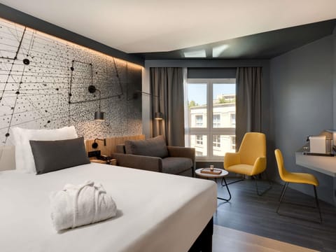 Privilege, Room, 1 Double Bed with Sofa bed | Premium bedding, desk, blackout drapes, soundproofing