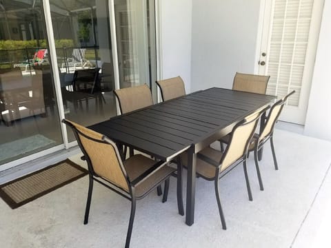 Outside Dining Table in covered Lanai seats 6