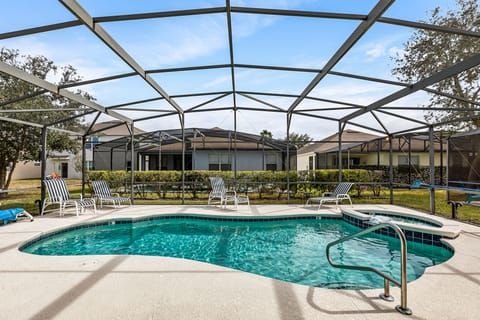 Screened in Pool.  Gas Pool heat at $25 per day for pool and spa or $10 for spa