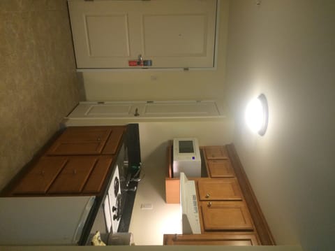 Studio, 1 King Bed | Private kitchen | Coffee/tea maker