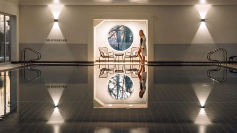 Indoor pool, sun loungers
