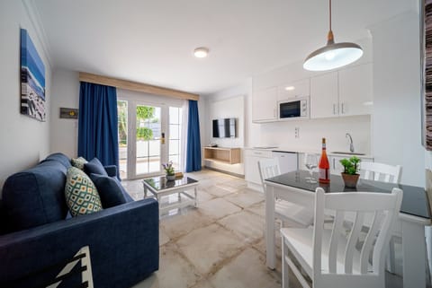 Premium Suite, 1 Bedroom | Private kitchen | Fridge, microwave, stovetop, toaster