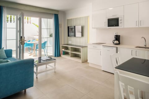 Suite, 1 Bedroom | Private kitchen | Fridge, microwave, stovetop, toaster