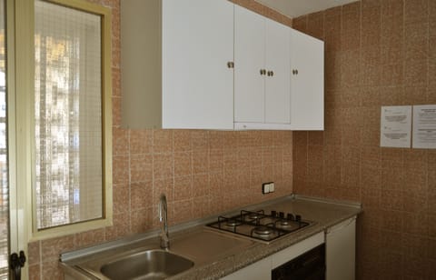 Apartment | Private kitchenette | Fridge, stovetop, coffee/tea maker, cookware/dishes/utensils
