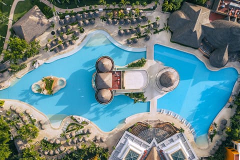 8 outdoor pools, pool umbrellas, sun loungers