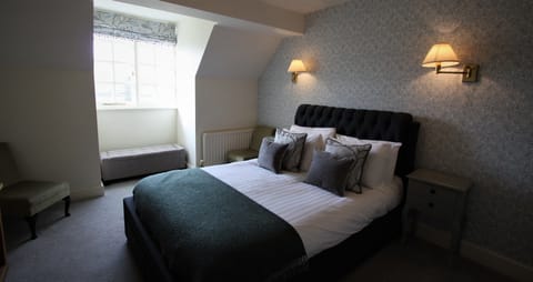 Classic Double Room, 1 Double Bed, Mountain View | Desk, iron/ironing board, free WiFi, bed sheets