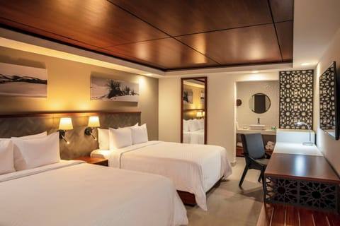 Premium bedding, down comforters, in-room safe, desk