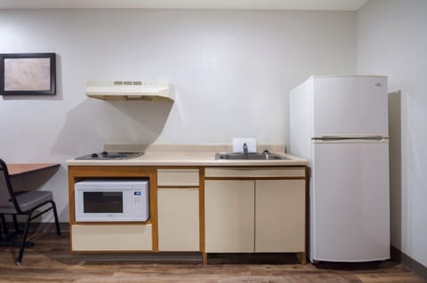 Full-size fridge, microwave, stovetop