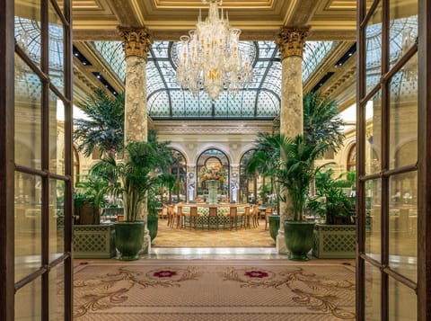 2 restaurants; breakfast, lunch, and dinner served