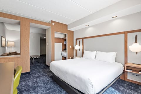 Suite, 1 King Bed with Sofa bed | Desk, iron/ironing board, free rollaway beds, free WiFi