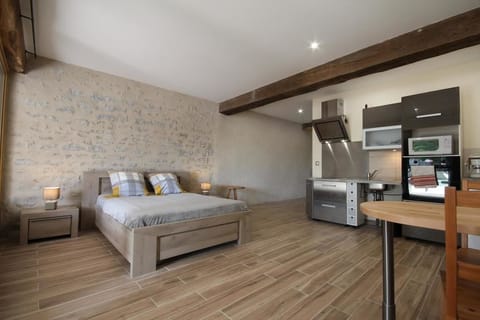 Studio | Living area | Flat-screen TV