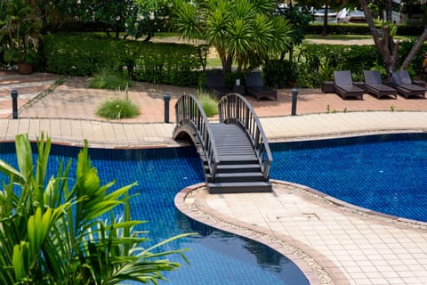 Outdoor pool, sun loungers