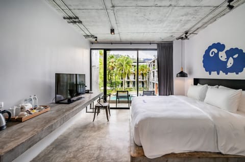 Superior Double Room with Balcony | Minibar, in-room safe, desk, rollaway beds