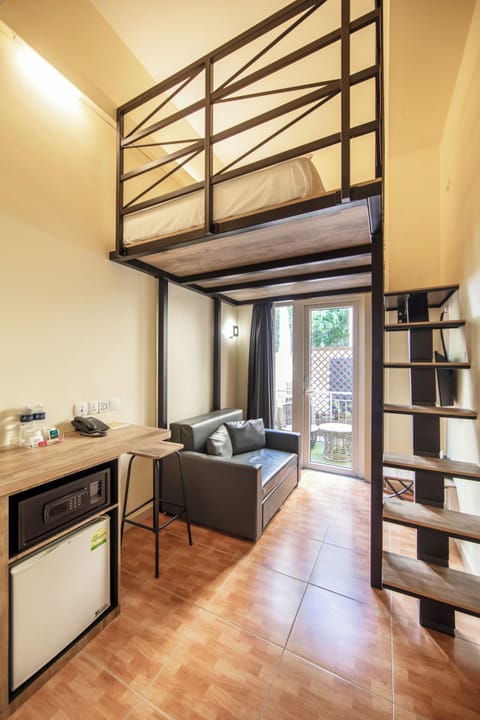Deluxe Loft, 1 Double Bed | Desk, WiFi (free), bed sheets
