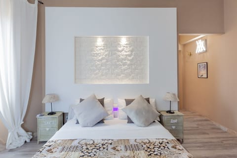 Family Triple Room | Free minibar, in-room safe, desk, free WiFi