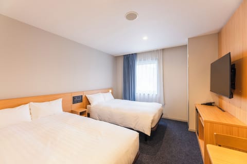 Standard Twin Room, Non Smoking | Desk, blackout drapes, iron/ironing board, free WiFi