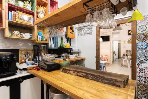 Full-size fridge, microwave, oven, stovetop