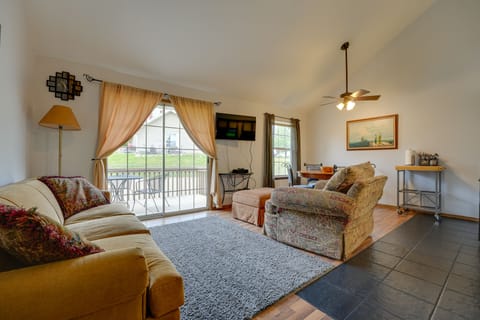 Branson Vacation Rental | 2BR | 2BA | 918 Sq Ft | Steps Required