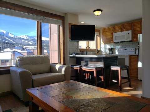 Full kitchen
