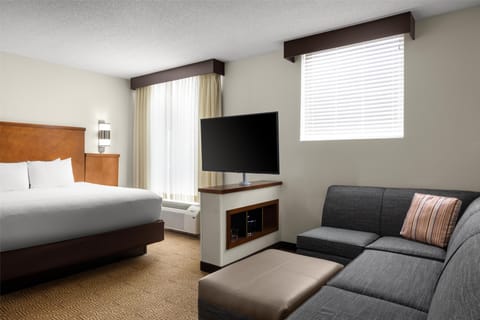 Down comforters, pillowtop beds, desk, blackout drapes