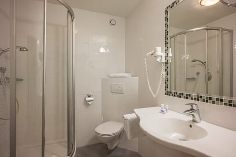 Double Room (with Balcony) | Bathroom | Shower, free toiletries, hair dryer, bathrobes