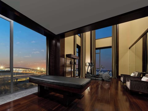 Presidential Suite | Premium bedding, down comforters, memory foam beds, minibar