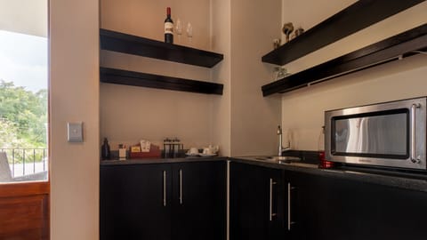 Luxury Suite | Private kitchen | Fridge, coffee/tea maker, electric kettle, cookware/dishes/utensils
