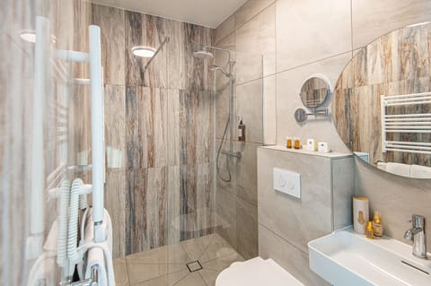 Shower, free toiletries, hair dryer, towels