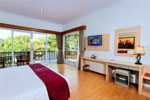 Deluxe Room, Pool View (Super) | Minibar, in-room safe, desk, iron/ironing board