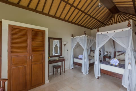 Superior Villa | Minibar, in-room safe, desk, rollaway beds