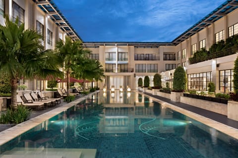 Outdoor pool, sun loungers