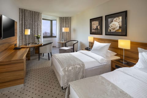 Premium bedding, in-room safe, desk, iron/ironing board