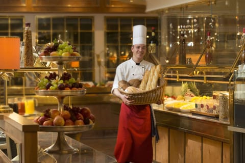 Daily buffet breakfast for a fee