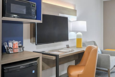 Standard Room, 1 King Bed, Accessible, Non Smoking | Premium bedding, in-room safe, blackout drapes, iron/ironing board