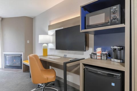 Premium bedding, in-room safe, blackout drapes, iron/ironing board