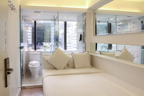 Smart Double Room | In-room safe, individually decorated, individually furnished