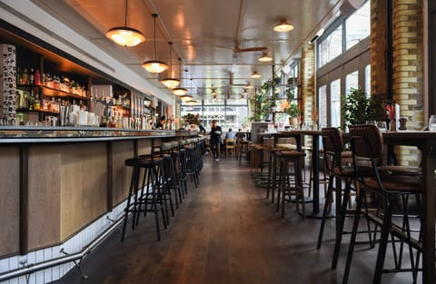 2 restaurants; breakfast, lunch, dinner, and brunch served
