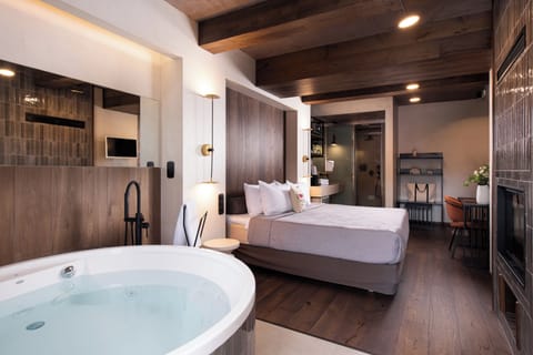 The Hot Tub Suite with Fireplace & Steam Shower | Private spa tub