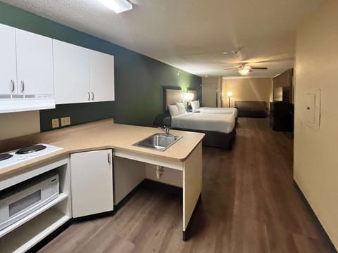 Desk, iron/ironing board, WiFi (free), bed sheets