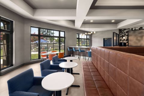 Free daily self-serve breakfast