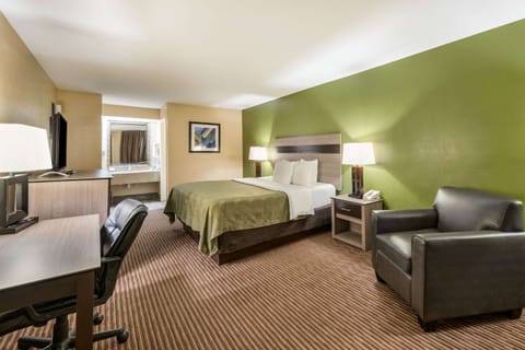 Pillowtop beds, desk, laptop workspace, blackout drapes