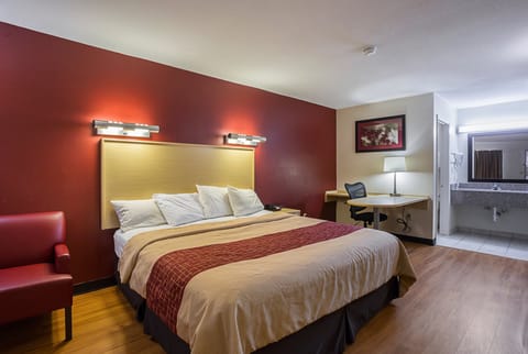 Superior King Non-Smoking | Desk, blackout drapes, iron/ironing board, free WiFi