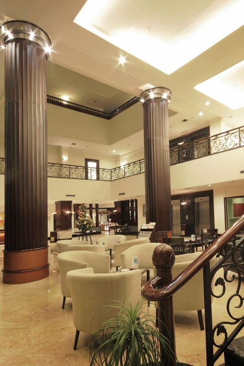 Lobby lounge