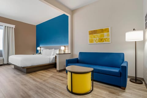 Desk, laptop workspace, iron/ironing board, free WiFi