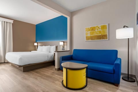 Suite, 1 King Bed with Sofa bed, Non Smoking | Desk, laptop workspace, iron/ironing board, free WiFi